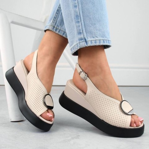 Skórzane sandały na koturnie ażurowe Filippo W PAW530 beżowe 38